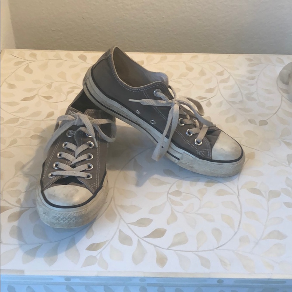 Grey converse